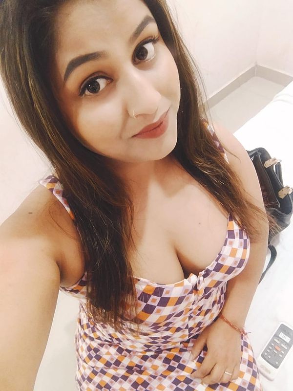 sexy girl looking for unlimited fun with bad boys